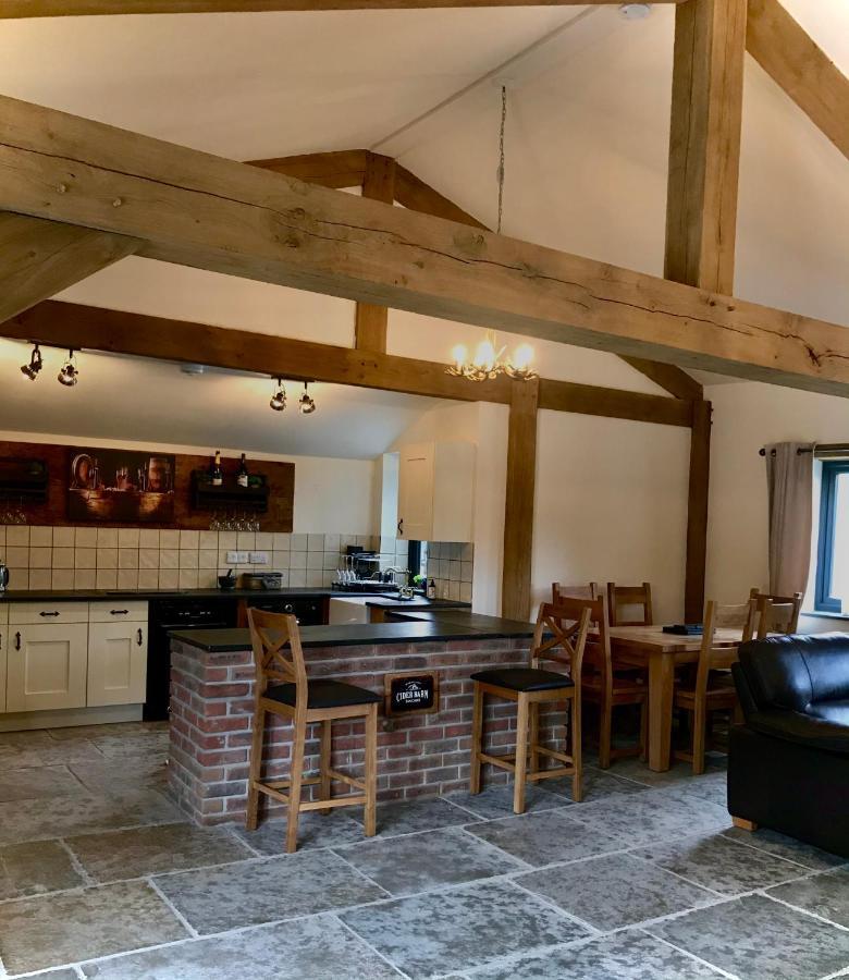 Trelaske Mill Cider Barn-With Hot Tub, Fire Pit Bbq Lewannick Exteriör bild