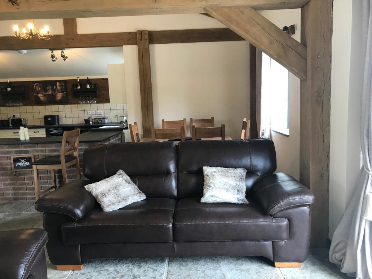 Trelaske Mill Cider Barn-With Hot Tub, Fire Pit Bbq Lewannick Exteriör bild
