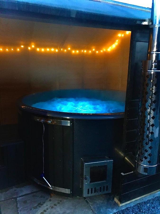 Trelaske Mill Cider Barn-With Hot Tub, Fire Pit Bbq Lewannick Exteriör bild